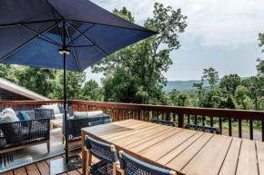 Harmony Ridge Hideaway: mountain retreat w/hot tub